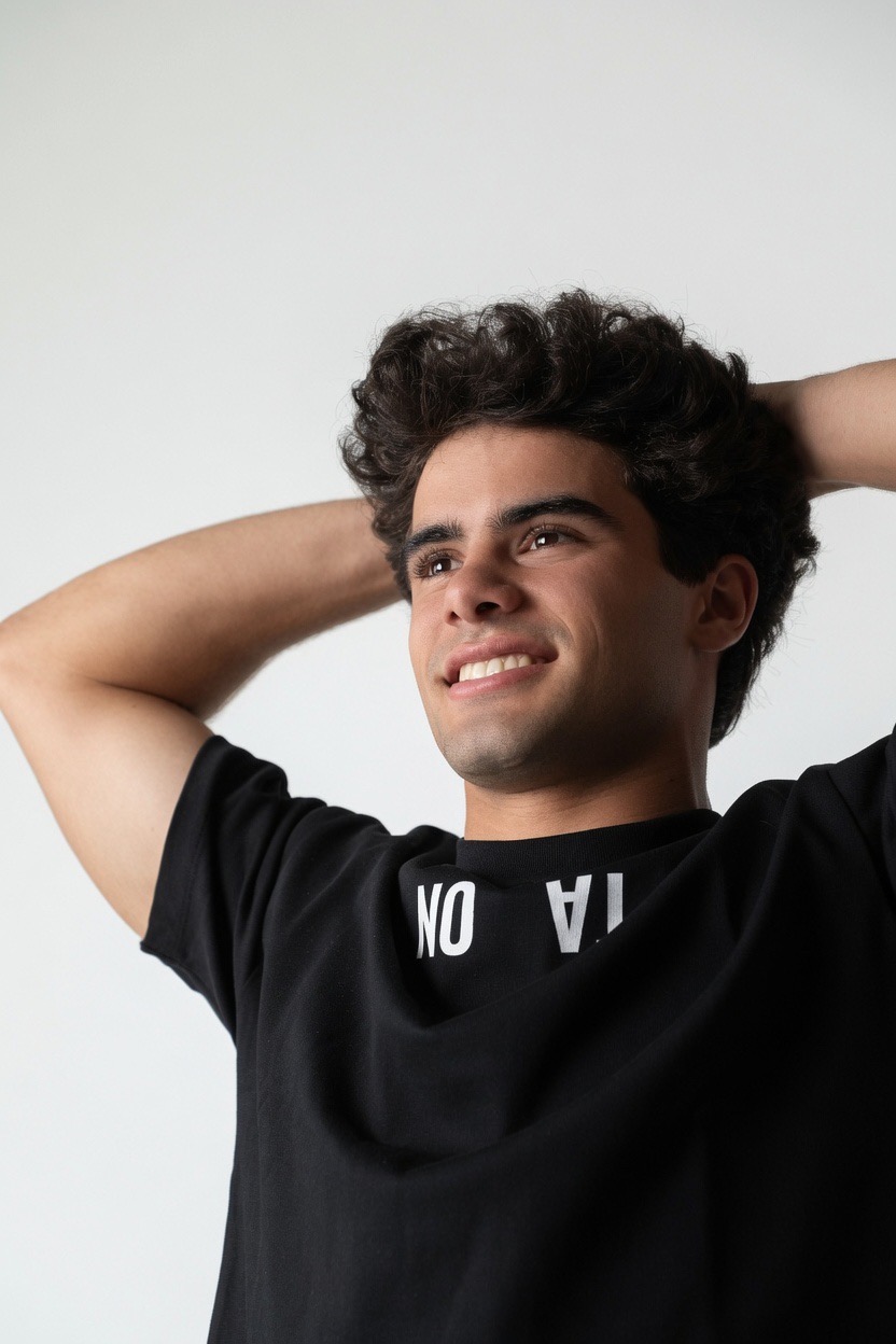Detalhe da camiseta TAON